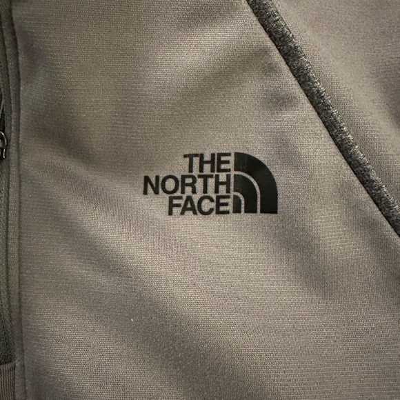 The NorthFace Cinder 1/4 zip pullover, Size Medium - Picture 4 of 10